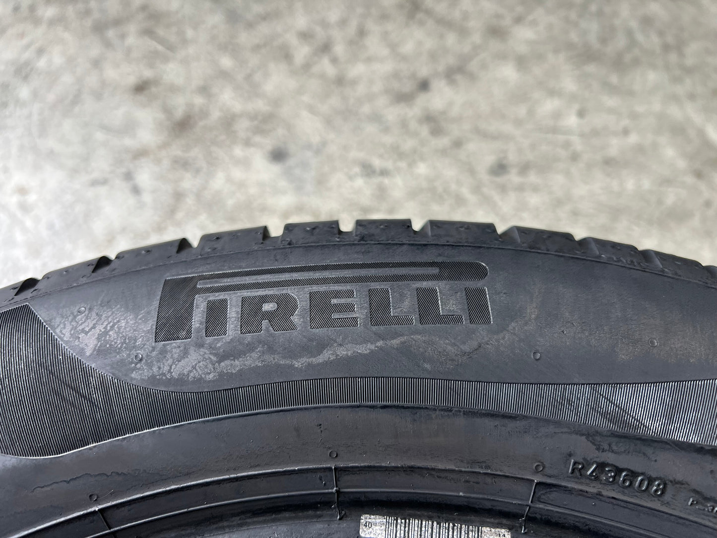 Usato: 2 Gomme 215/55R17 94V Pirelli estive 80% residui