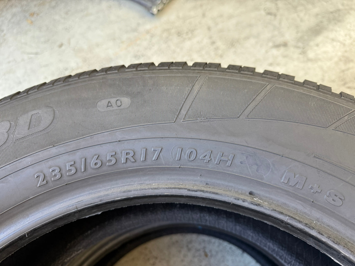 Usato: 2 Gomme 235/65R17 104H AO Dunlop Invernali 75% residui