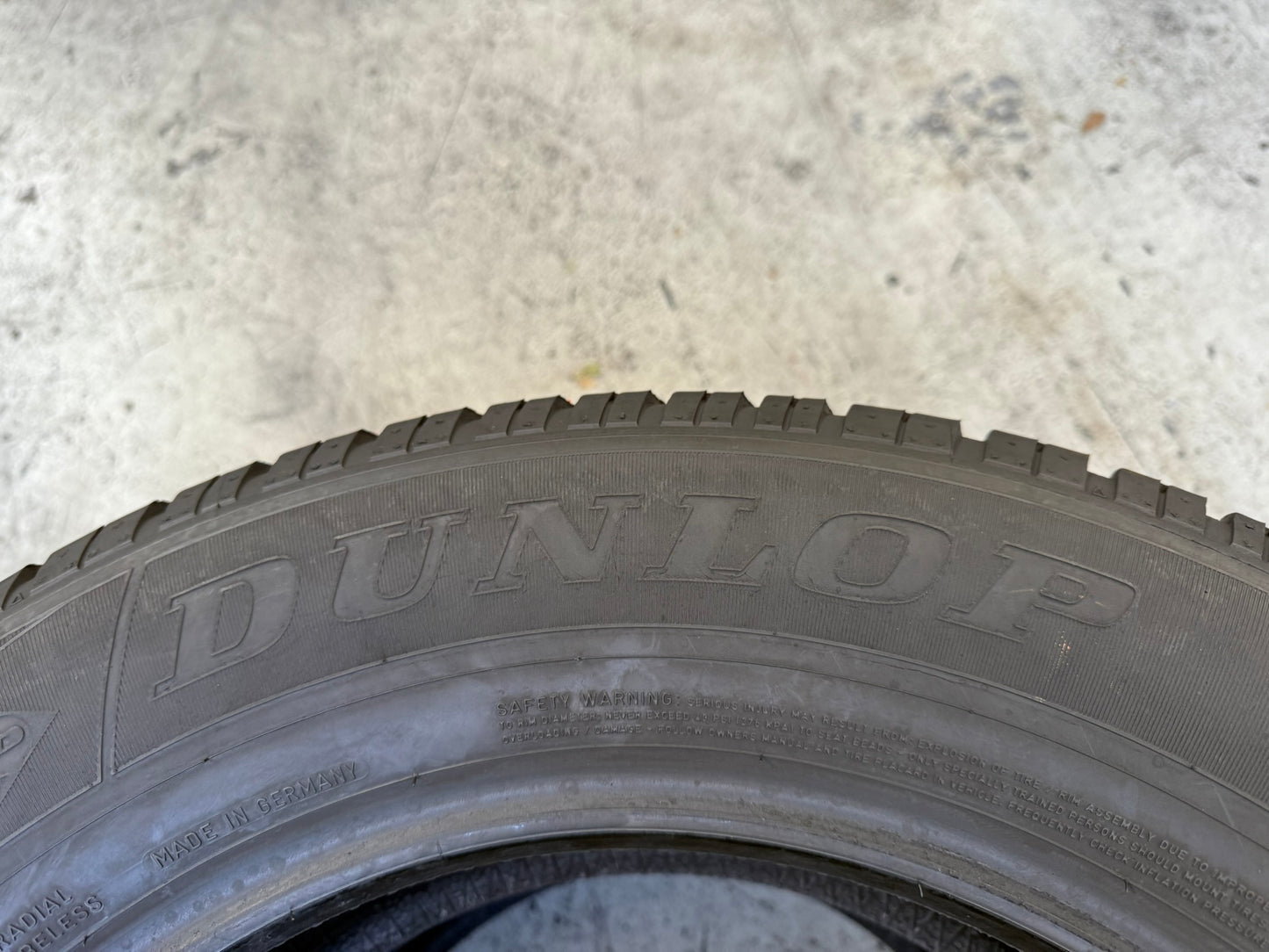 Usato: 2 Gomme 235/65R17 104H AO Dunlop Invernali 75% residui