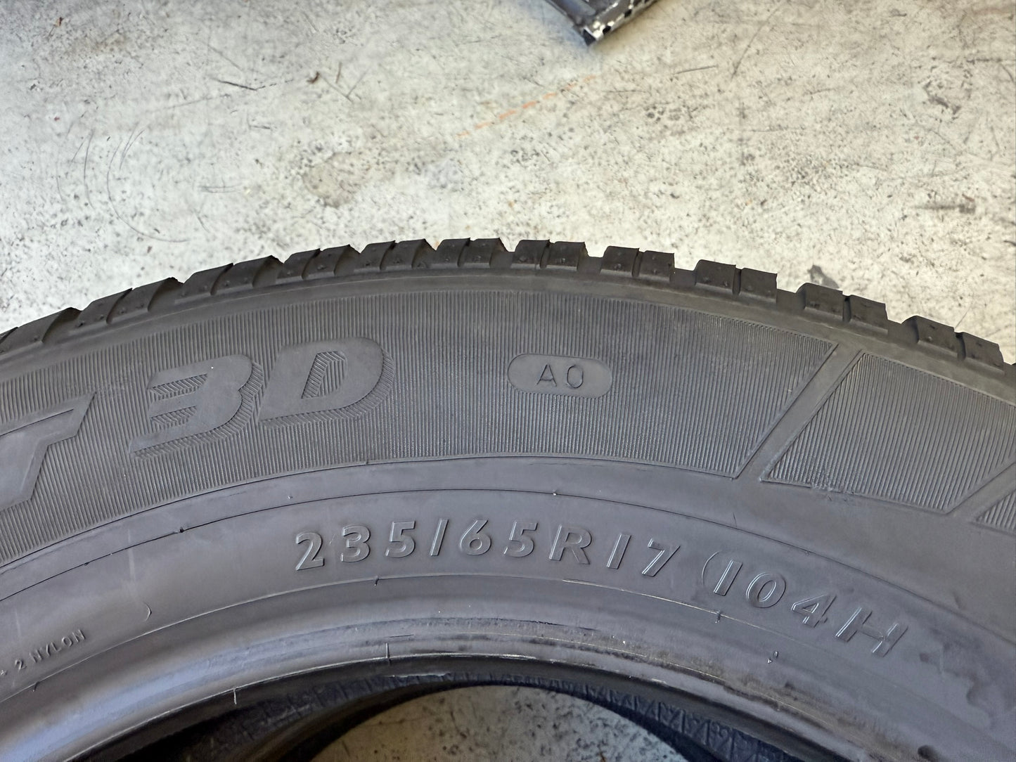 Usato: 2 Gomme 235/65R17 104H AO Dunlop Invernali 75% residui
