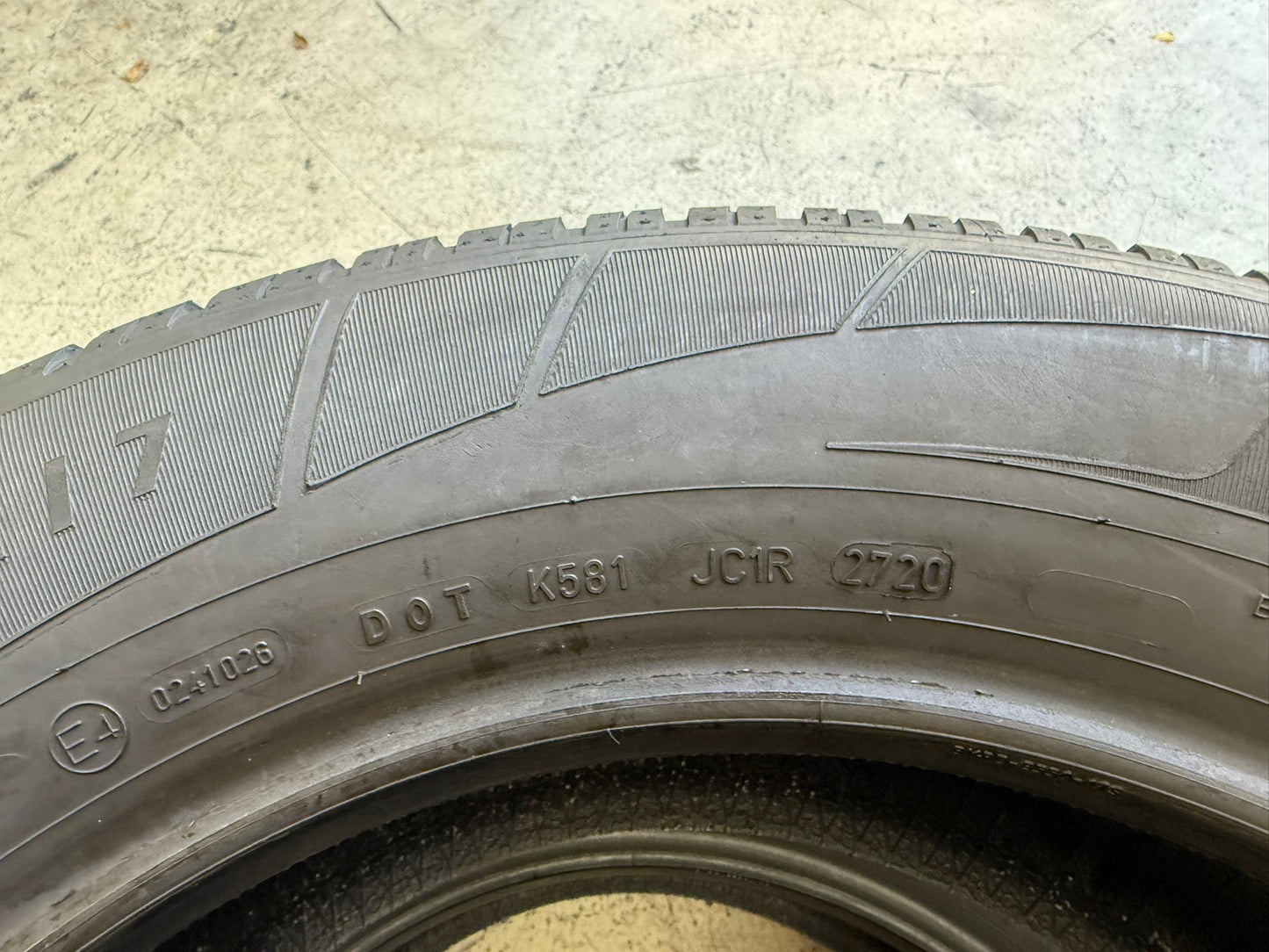 Usato: 2 Gomme 235/65R17 104H AO Dunlop Invernali 75% residui