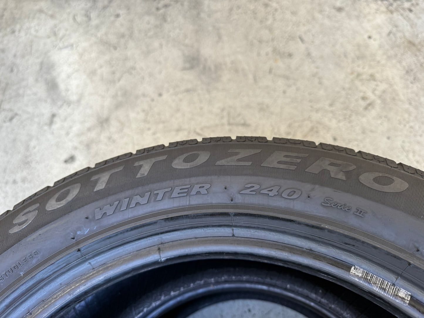 Usato: 2 Gomme 235/50R17 96V Pirelli Invernali 80% residui