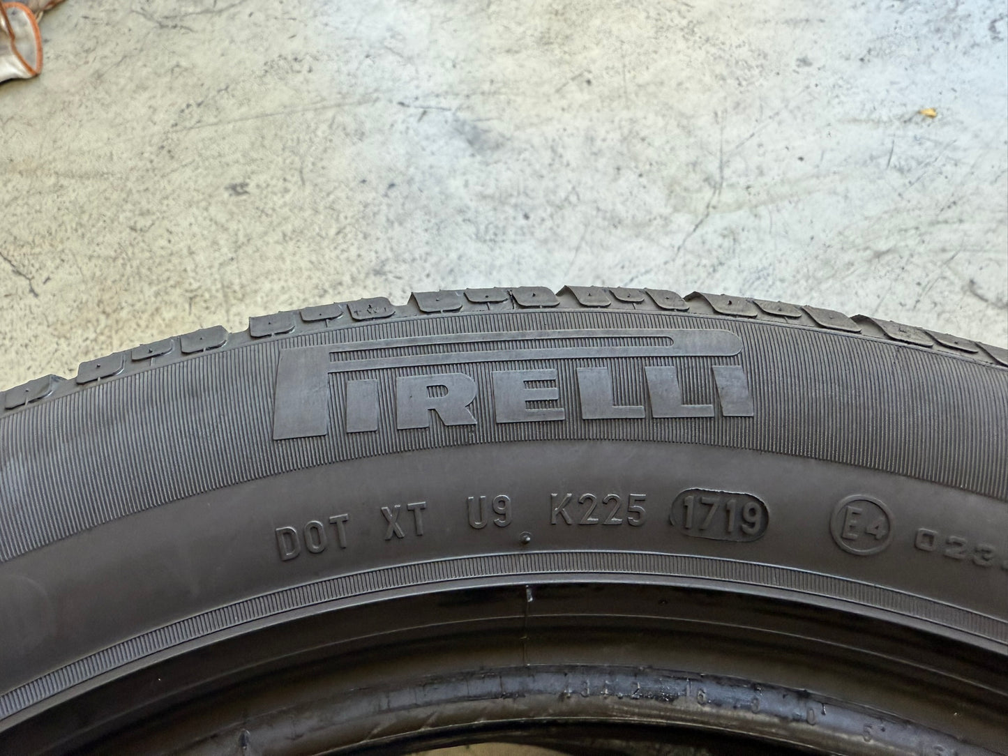 Usato: 2 Gomme 235/50R17 96V Pirelli Invernali 80% residui
