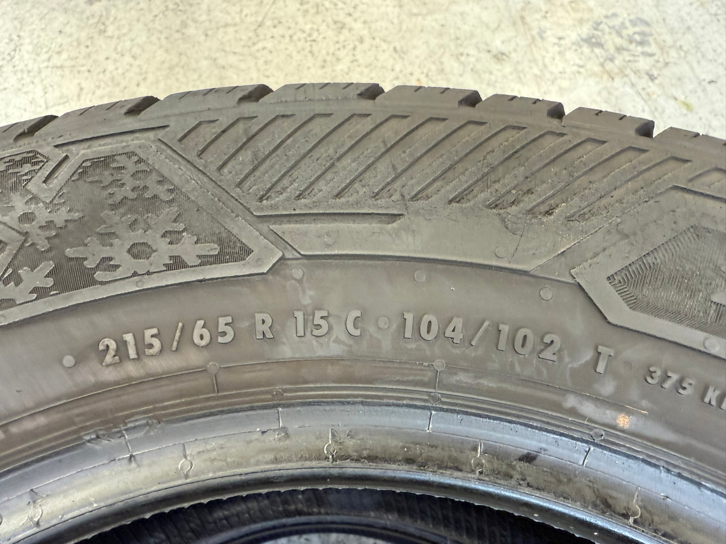 Usato: 2 Gomme 215/65R15C 104/102T Barum Invernali 95% residui