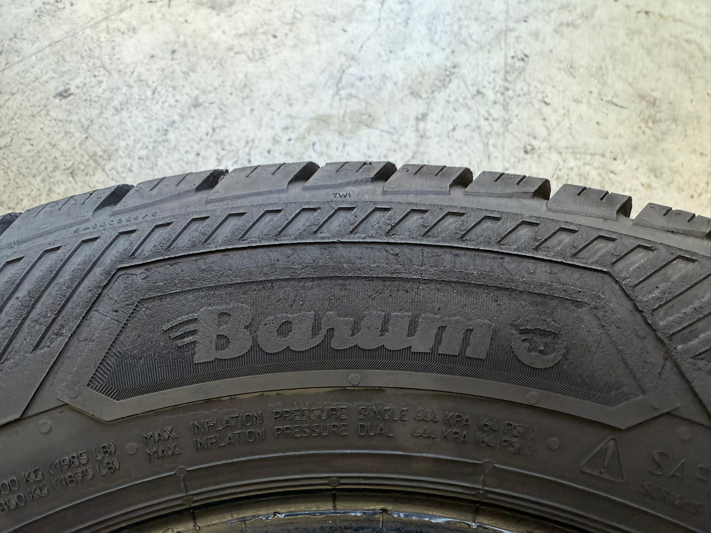 Usato: 2 Gomme 215/65R15C 104/102T Barum Invernali 95% residui