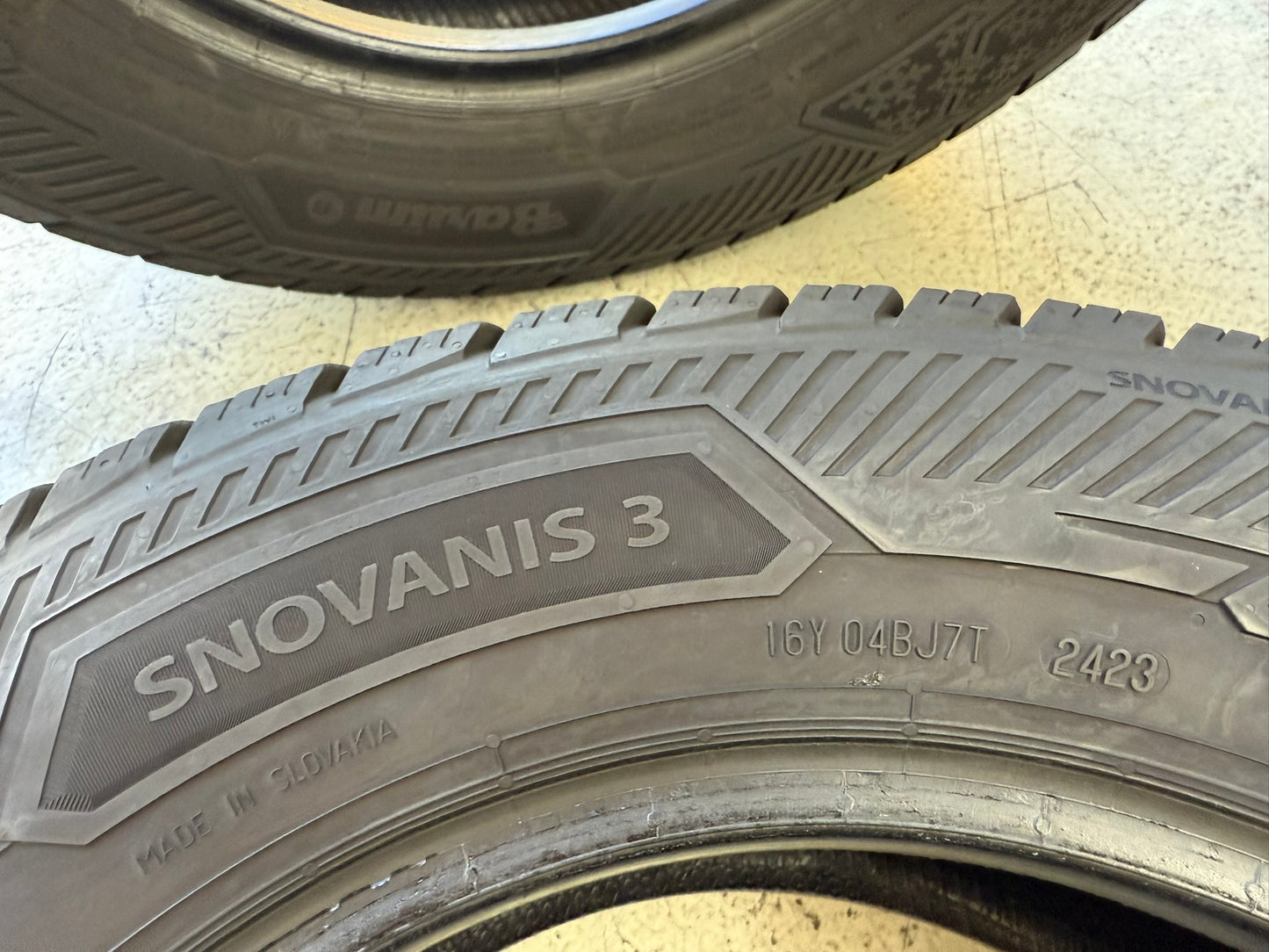 Usato: 2 Gomme 215/65R15C 104/102T Barum Invernali 95% residui