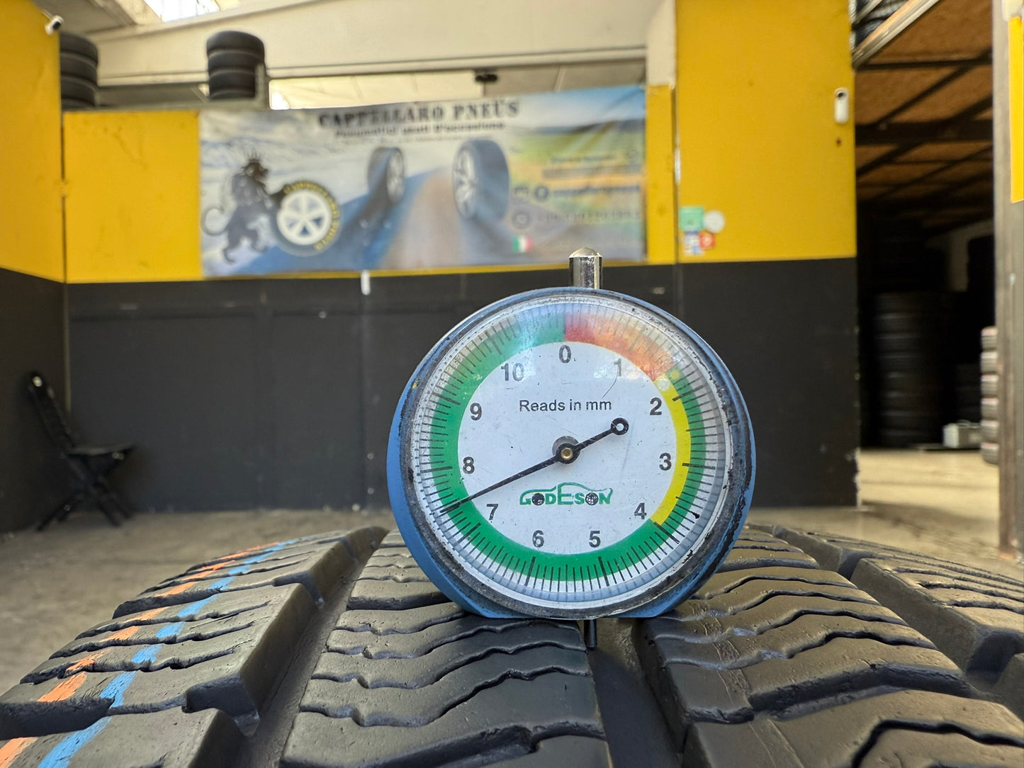 Usato: 2 Gomme 215/65R15C 104/102T Barum Invernali 95% residui