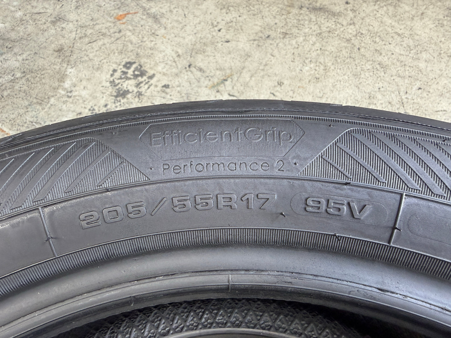 Usato: 2 Pneumatici Goodyear EfficientGrip Performance 2 EVR 205/55R17 95V XL Estivi 90% Residui DOT 2024