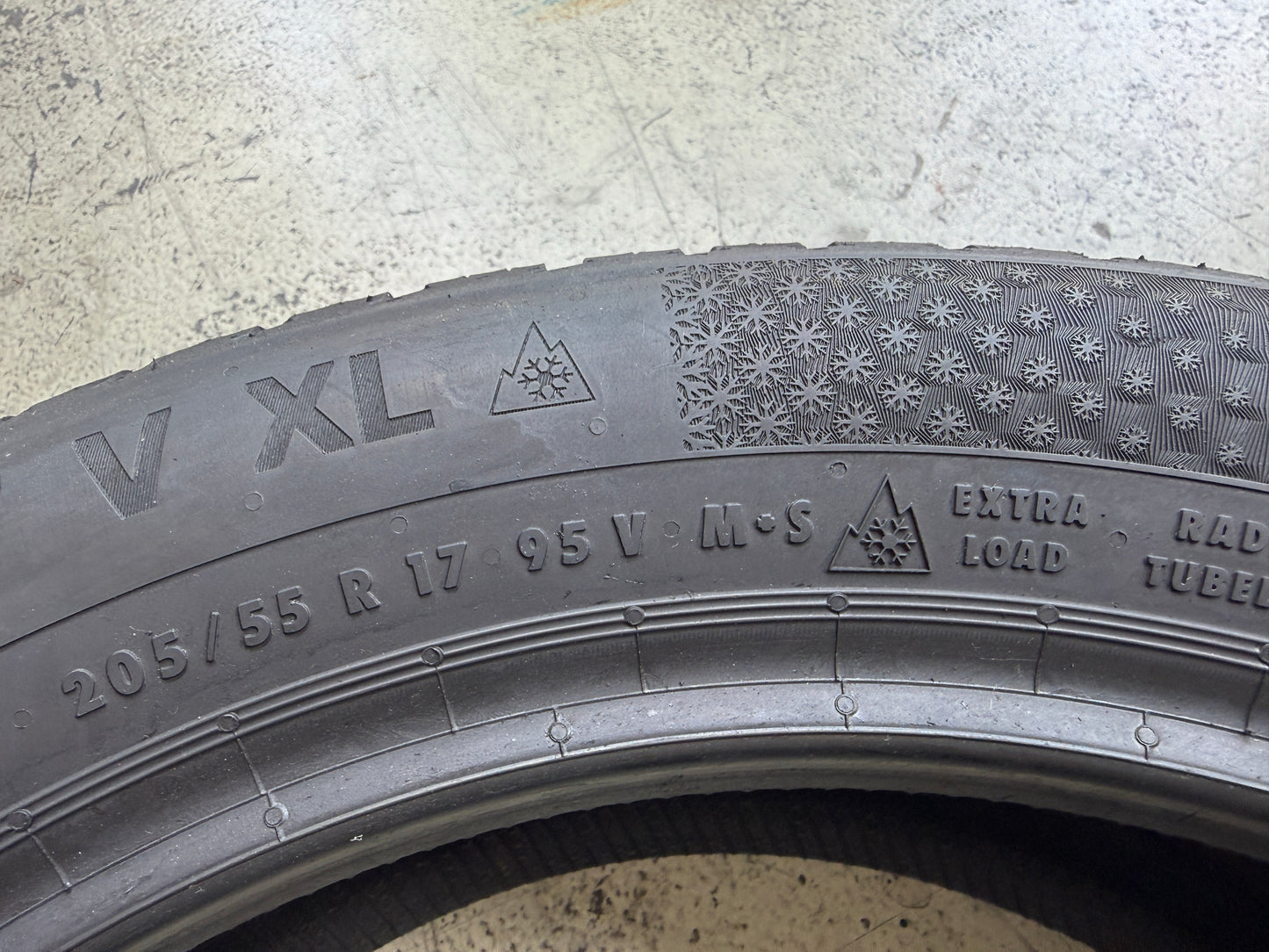 Usato: 4 Pneumatici Continental AllSeasonContact 2 / Dunlop All Season 2 205/55R17 95V XL 4 Stagioni 85-95% Residui