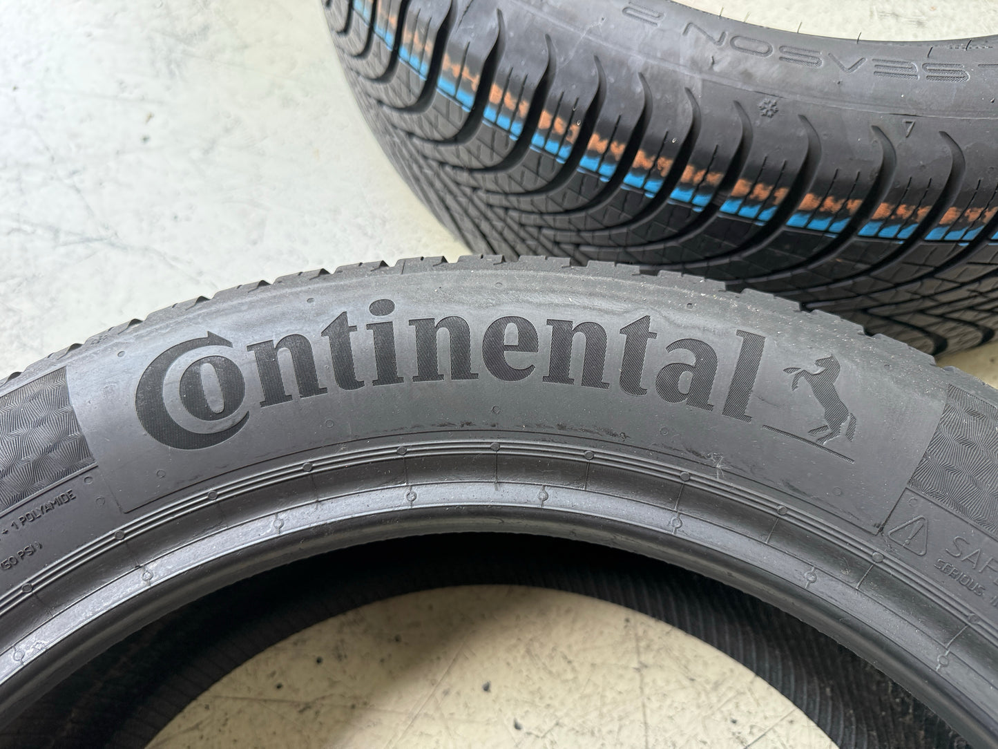 Usato: 4 Pneumatici Continental AllSeasonContact 2 / Dunlop All Season 2 205/55R17 95V XL 4 Stagioni 85-95% Residui