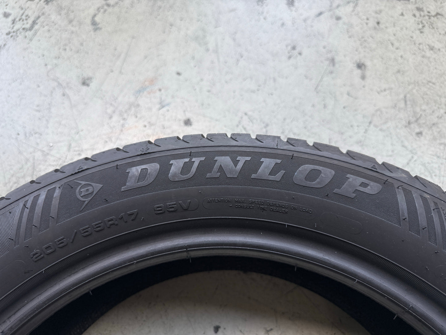 Usato: 4 Pneumatici Continental AllSeasonContact 2 / Dunlop All Season 2 205/55R17 95V XL 4 Stagioni 85-95% Residui