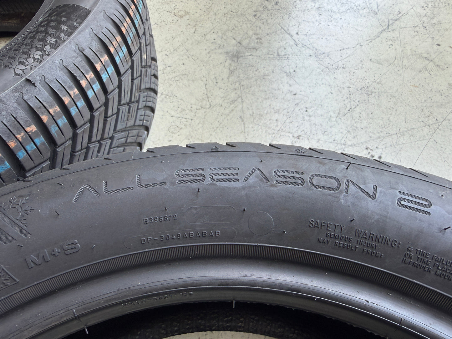 Usato: 4 Pneumatici Continental AllSeasonContact 2 / Dunlop All Season 2 205/55R17 95V XL 4 Stagioni 85-95% Residui