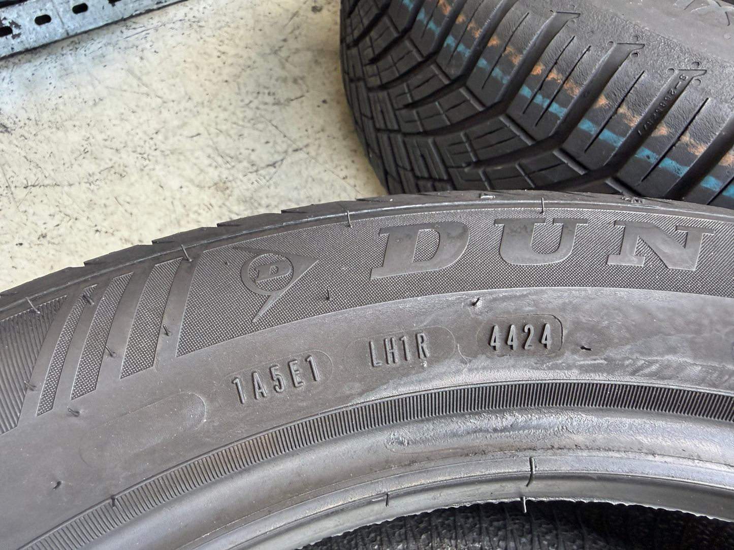 Usato: 4 Pneumatici Continental AllSeasonContact 2 / Dunlop All Season 2 205/55R17 95V XL 4 Stagioni 85-95% Residui