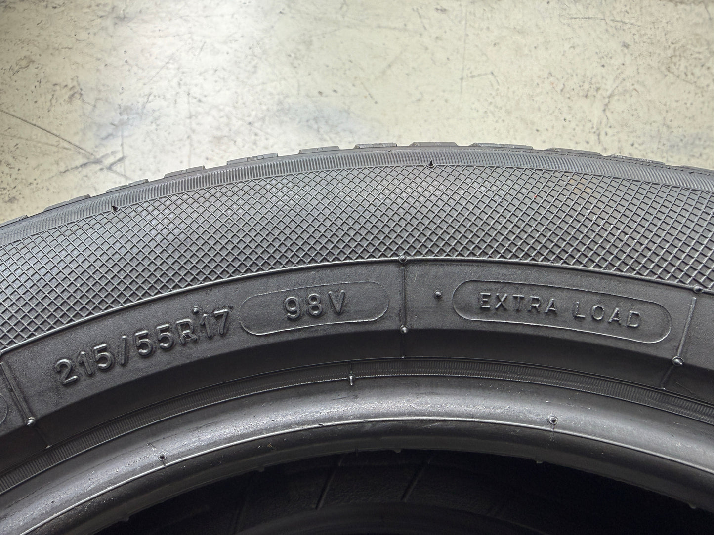 Usato: 2 Pneumatici Kleber Quadraxer 3 215/55R17 98V XL 4 Stagioni 95% Residui DOT 2025