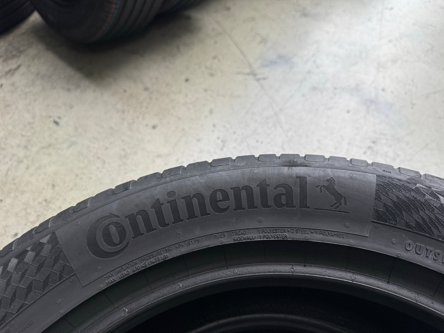 Usato: 2 Pneumatici Continental UltraContact 215/55R17 94W Estivi 90% Residui