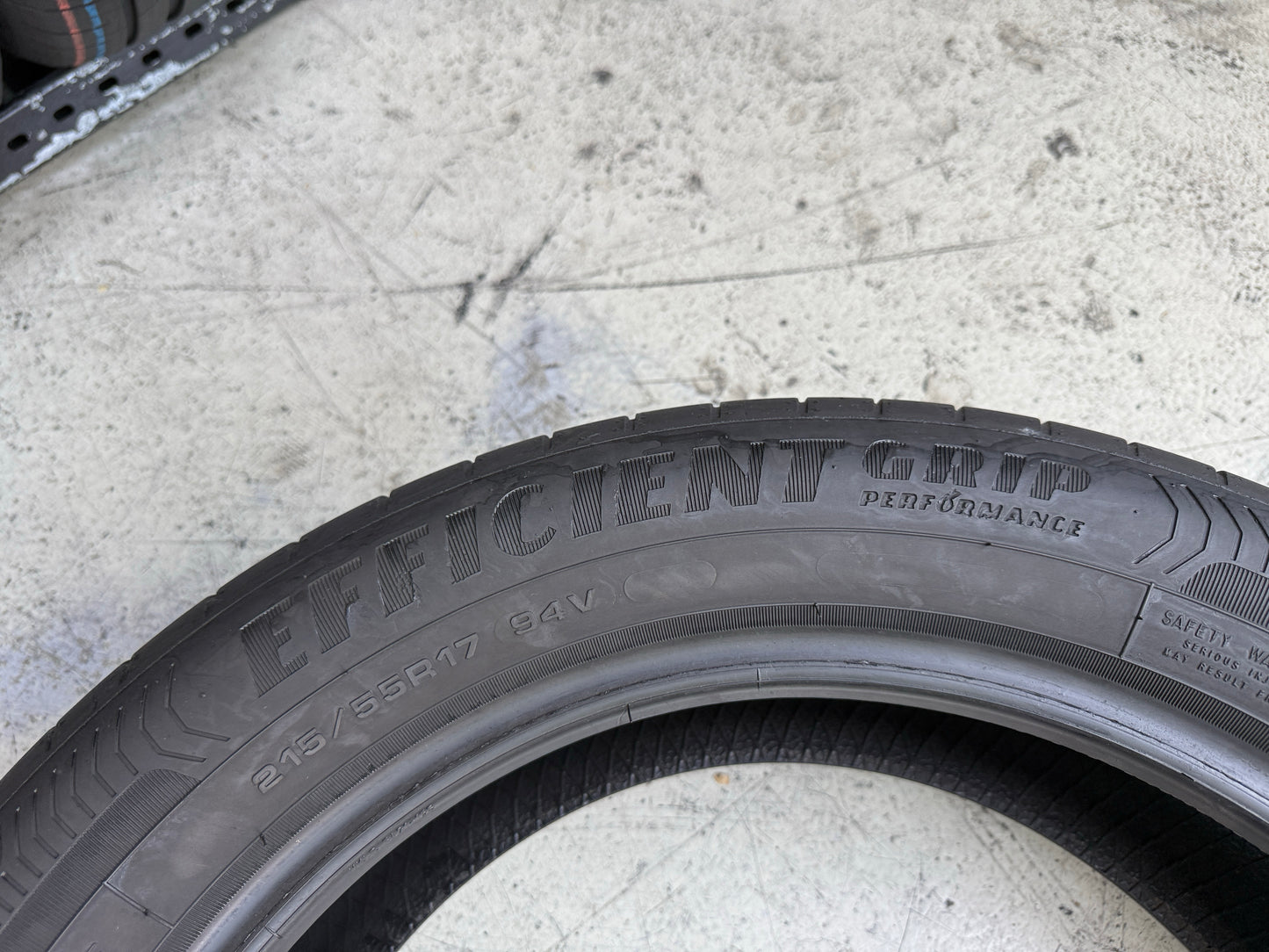 Usato: 4 Pneumatici Goodyear EfficientGrip Performance 215/55R17 94V Estivi 85-90% Residui