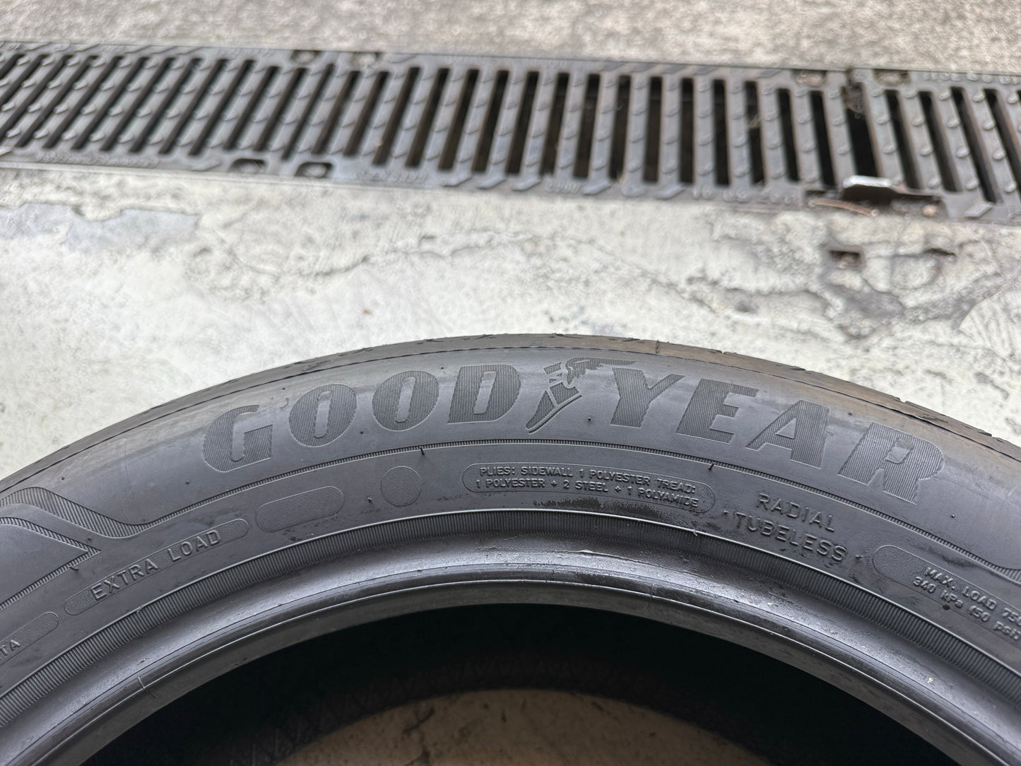 Usato: 4 Pneumatici Goodyear EfficientGrip Performance 2 215/55R17 98W XL Estivi 90% Residui