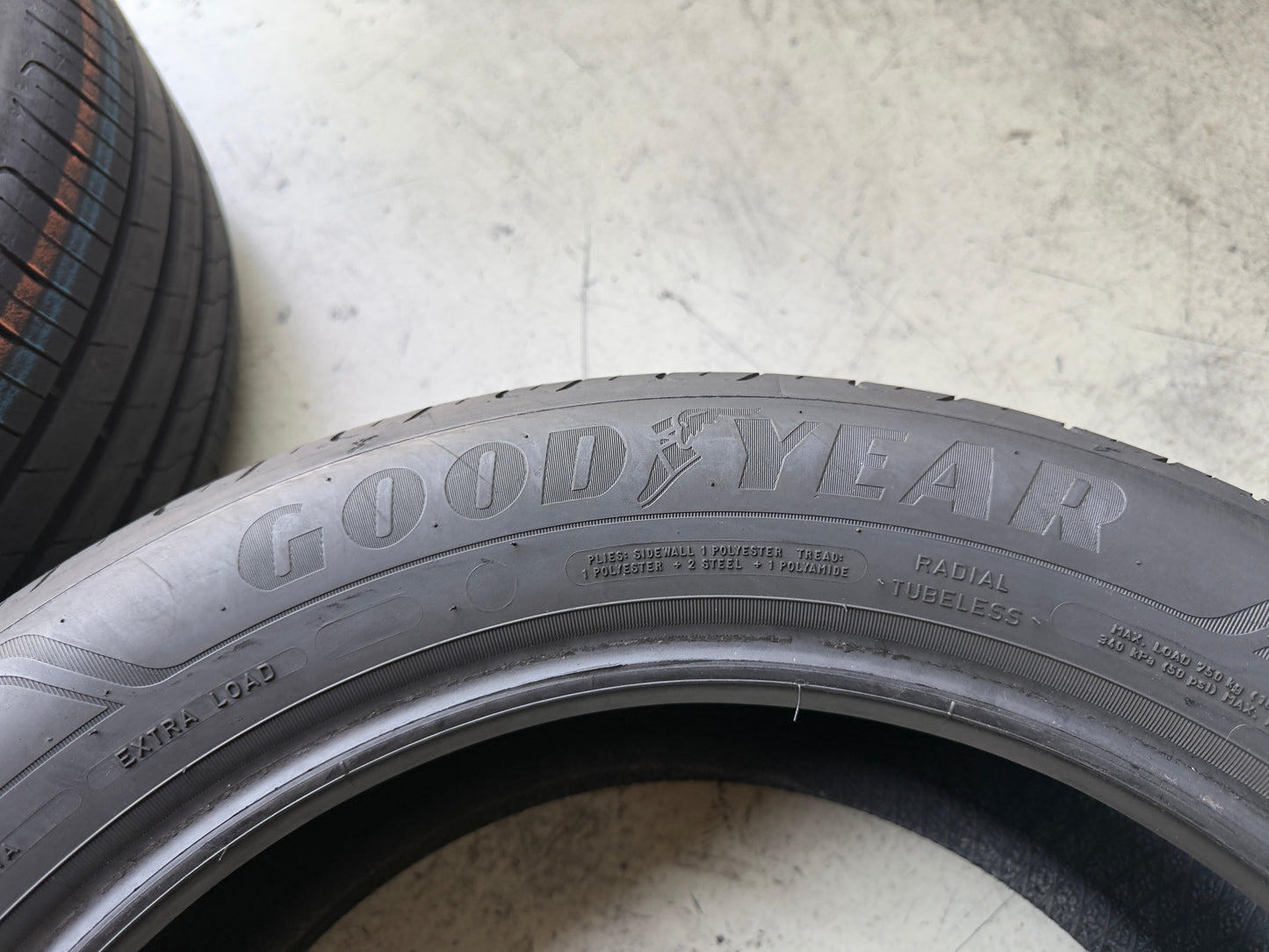 Usato: 4 Pneumatici Goodyear EfficientGrip Performance 2 215/55R17 98W XL Estivi 85% Residui