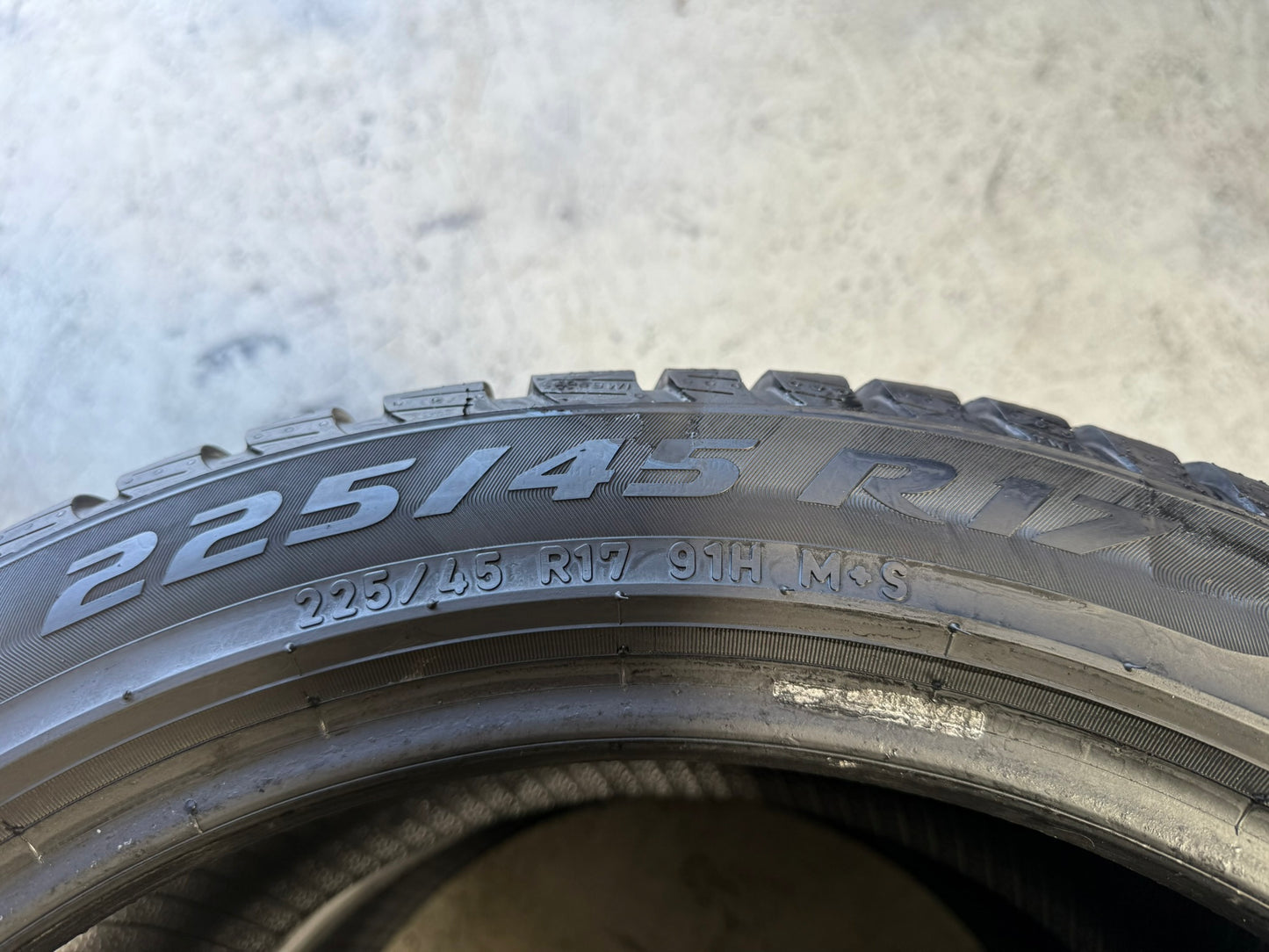 Usato: 2 Gomme 225/45R17 91H Pirelli Invernali 80% residui
