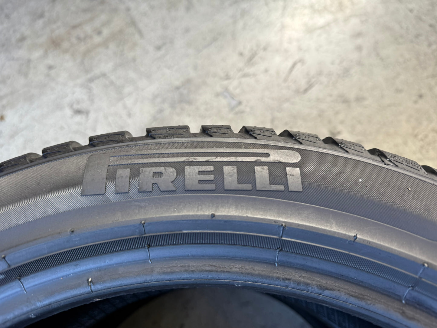 Usato: 2 Gomme 225/45R17 91H Pirelli Invernali 80% residui