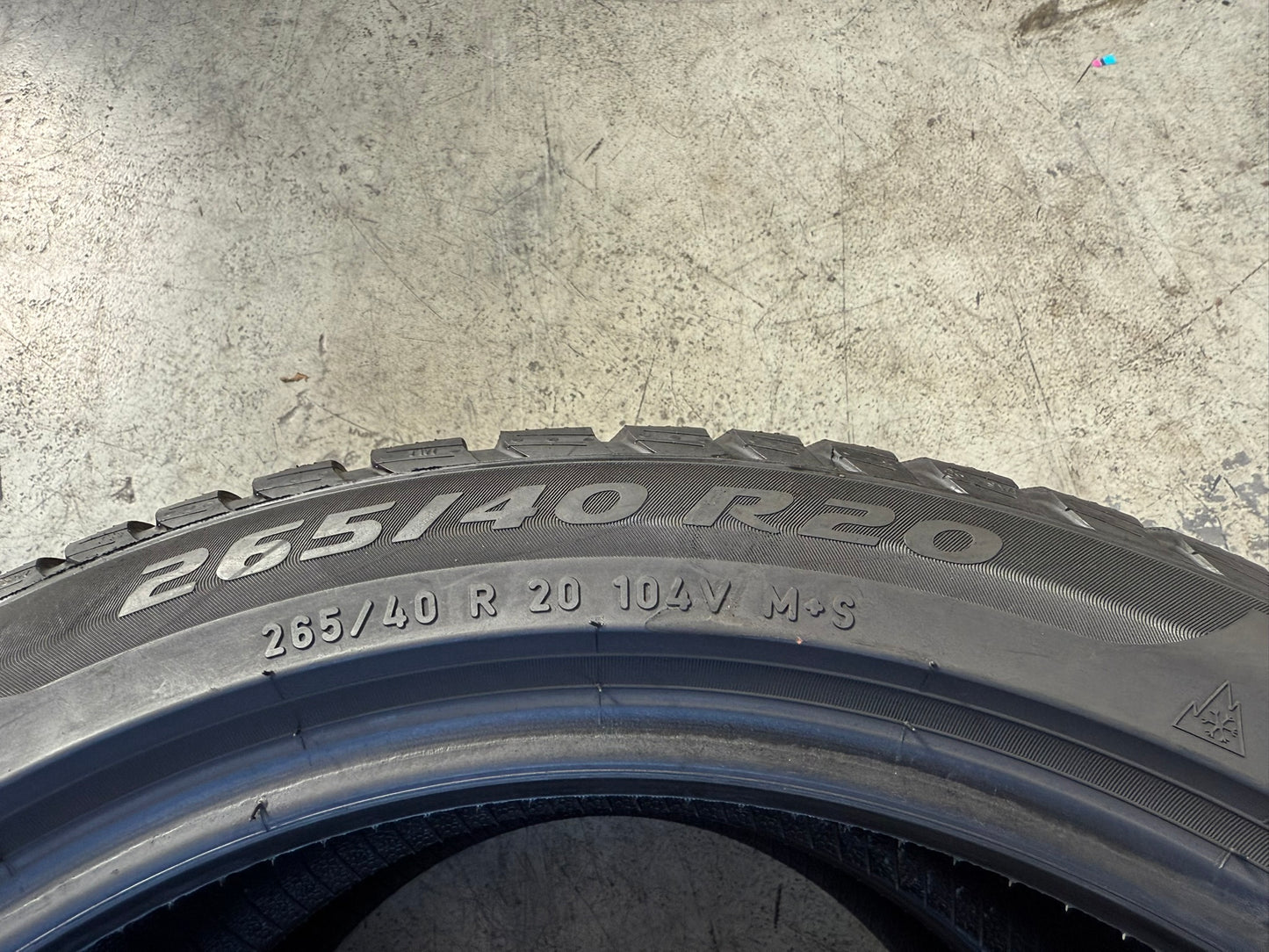 Usato: 2 Gomme 265/40R20 104V XL Pirelli invernali 85% residui