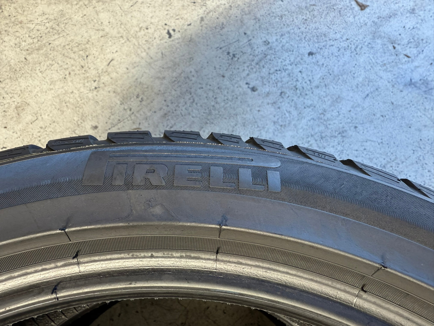 Usato: 2 Gomme 265/40R20 104V XL Pirelli invernali 85% residui