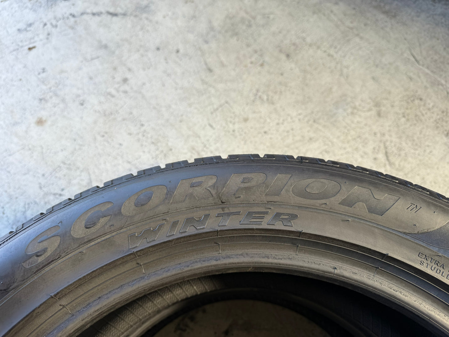 Usato: 2 Gomme 235/50R19 103H XL Pirelli Invernali 85% residui