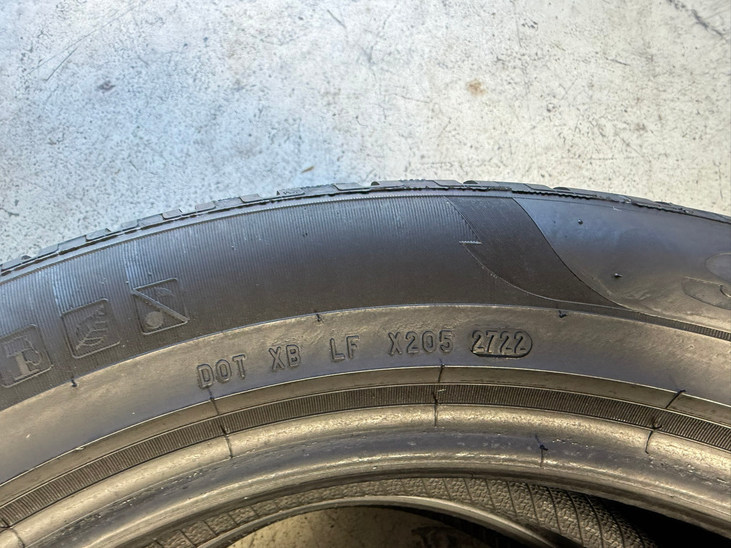 Usato: 2 Gomme 235/50R19 103H XL Pirelli Invernali 85% residui