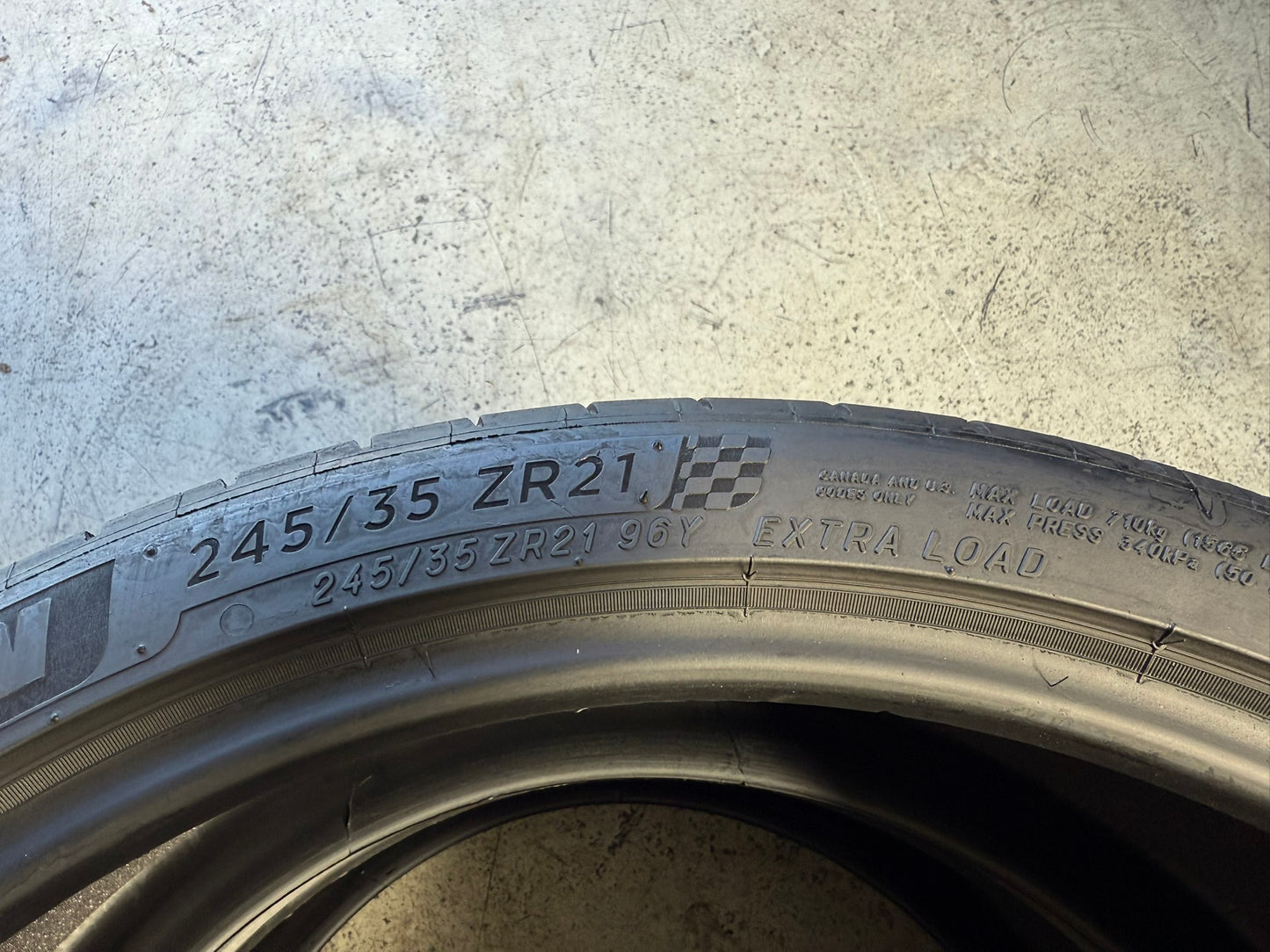 Usato: 2 Gomme 245/35R21 96Y XL Michelin Estive 80% residui