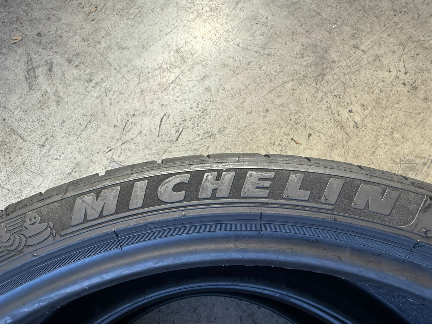 Usato: 2 Gomme 245/35R21 96Y XL Michelin Estive 80% residui