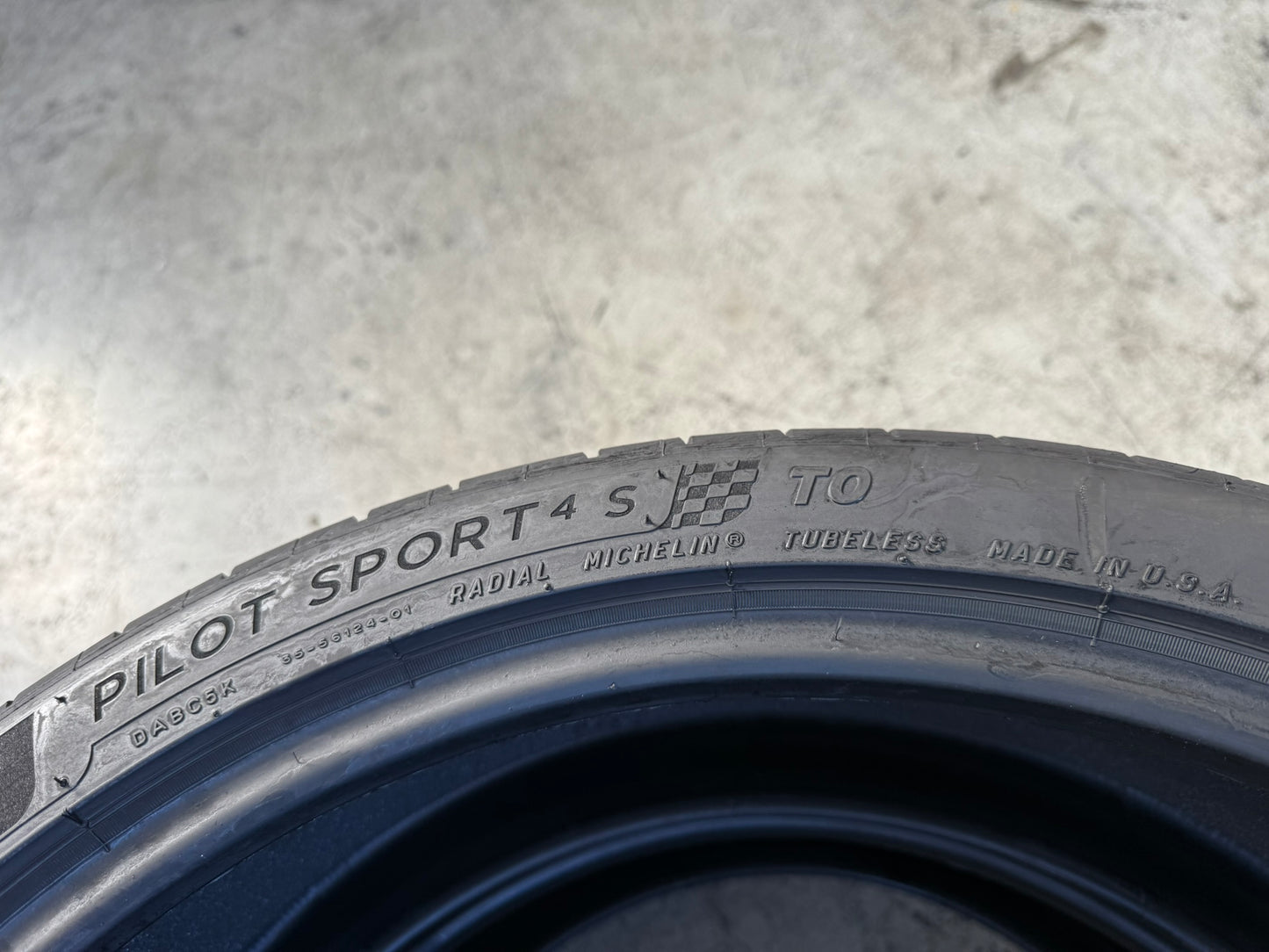 Usato: 2 Gomme 245/35R21 96Y XL Michelin Estive 80% residui
