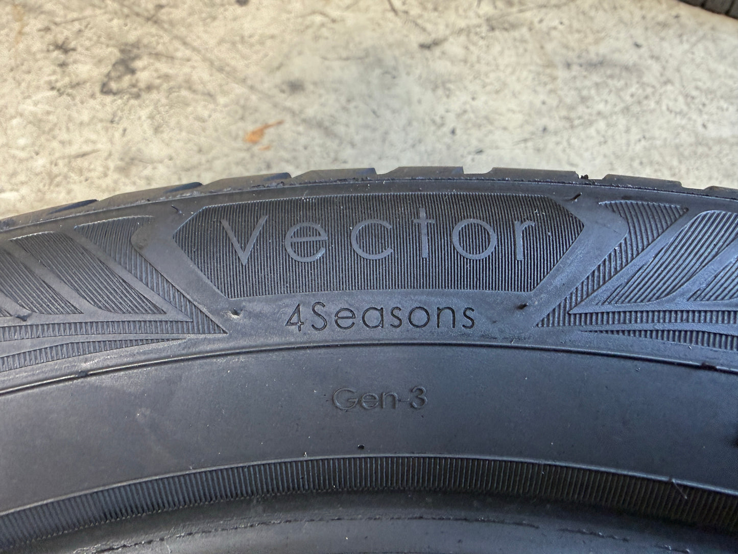 Usato: 2 Pneumatici Goodyear Vector 4Seasons Gen-3 205/55R19 97V XL EVR 4 Stagioni 85% Residui