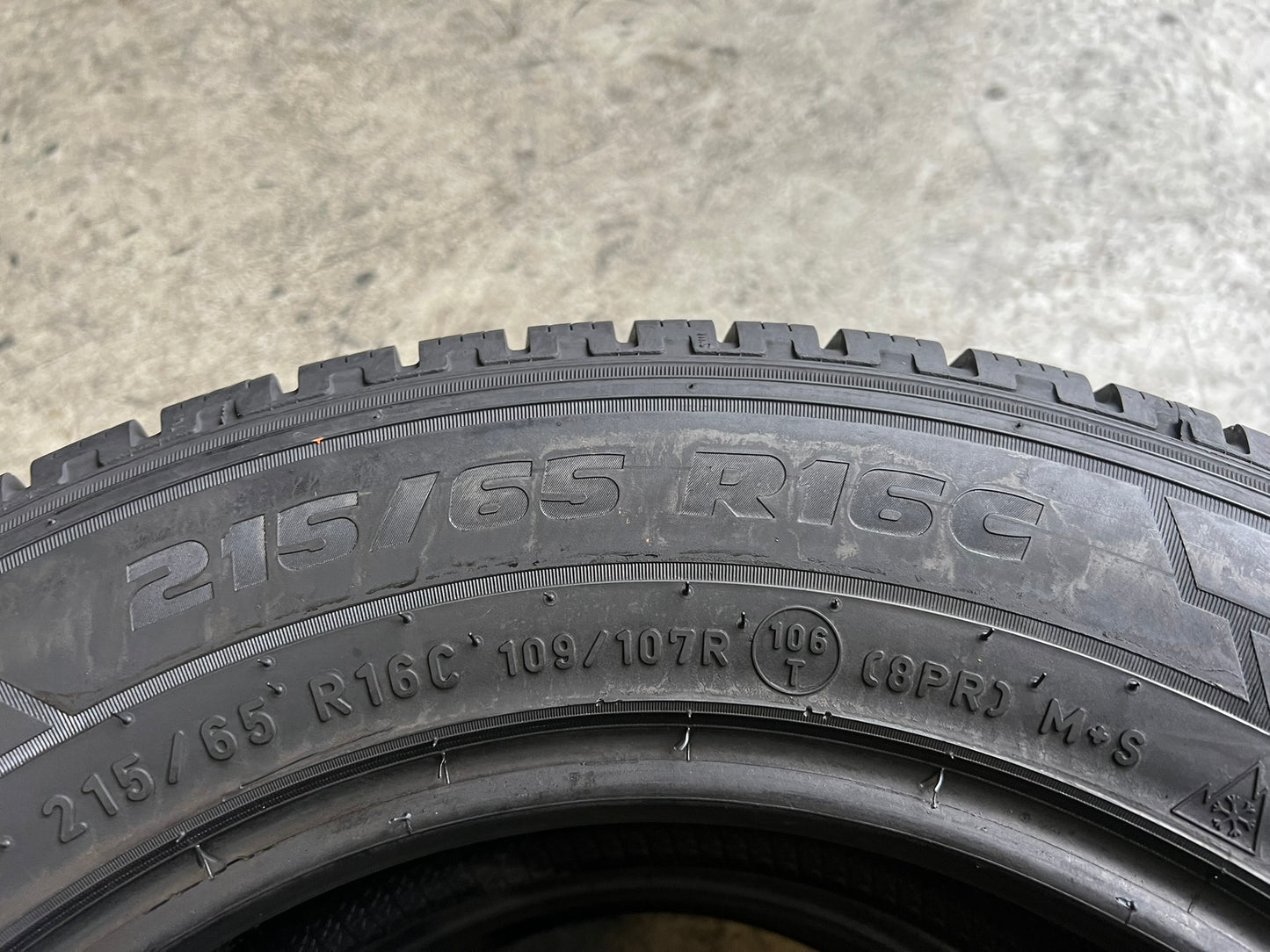 Usato: 2 Gomme 215/65R16C 109/107R Pirelli invernali 80% residui