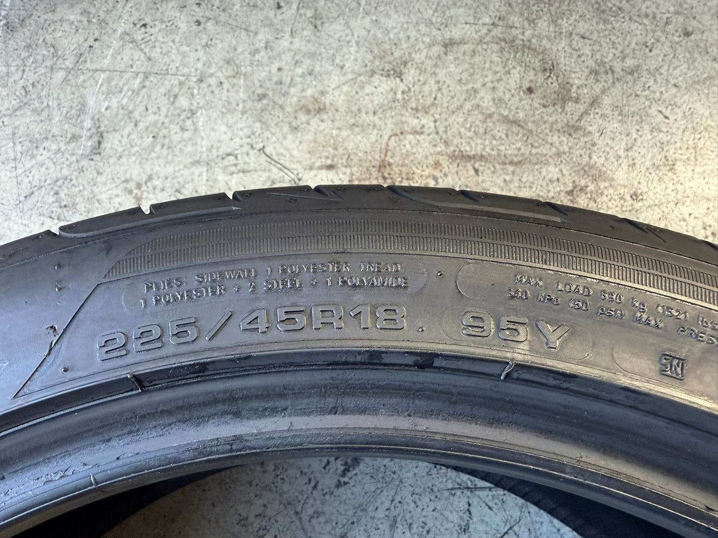 Usato: 2 Gomme 225/45R18 95Y XL Goodyear Runflat Estive 80% residui