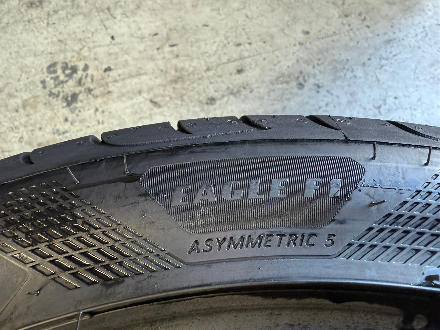 Usato: 2 Gomme 225/45R18 95Y XL Goodyear Estive 99% residui