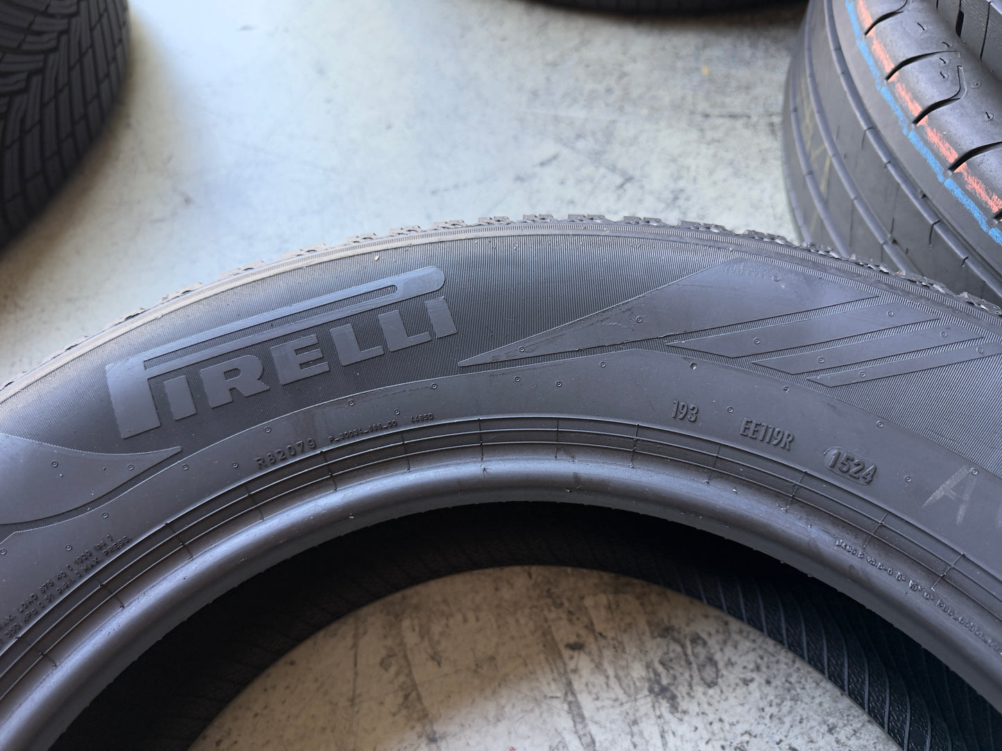 Usato: 4 Pneumatici Continental AllSeasonContact 2 / Pirelli Cinturato All Season SF3 215/65R17 99H/103V 4 Stagioni 85% Residui