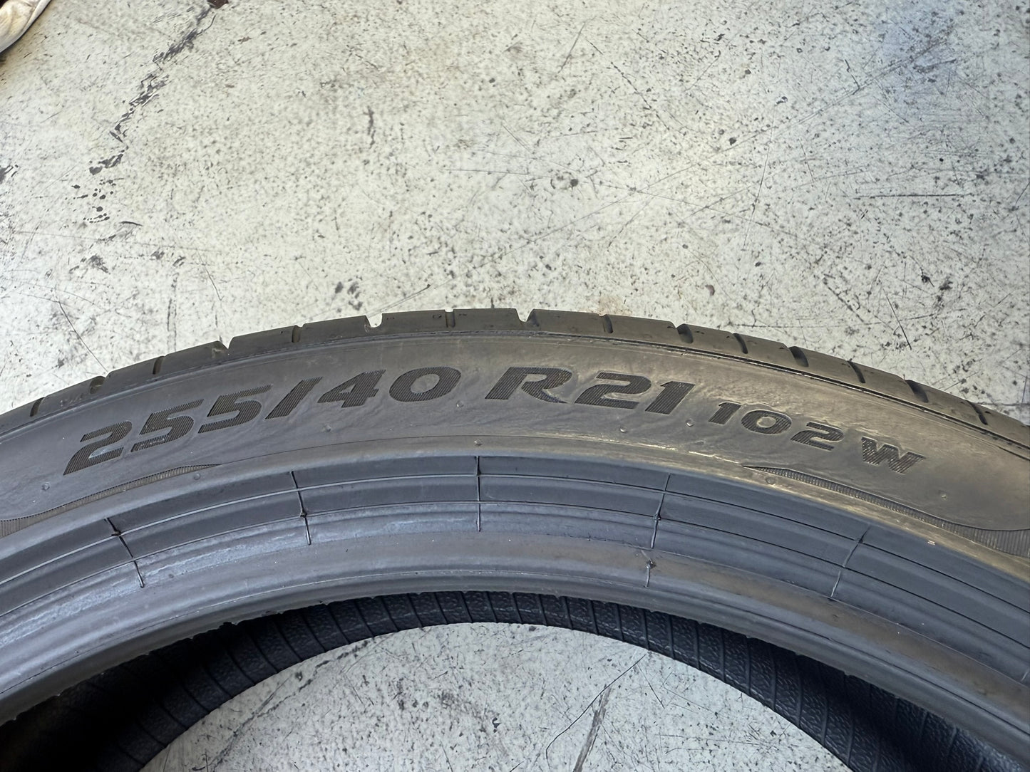 Usato: 4 Gomme 255/40R21 102W XL Pirelli Estive 80% residui