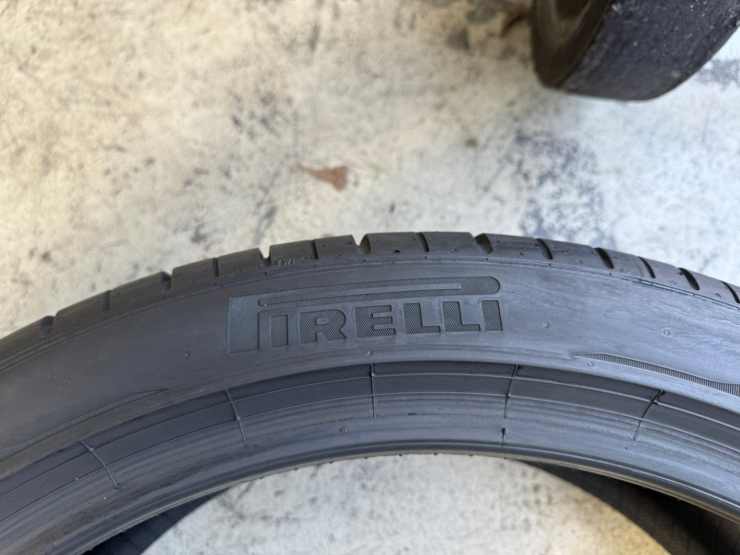 Usato: 4 Gomme 255/40R21 102W XL Pirelli Estive 80% residui