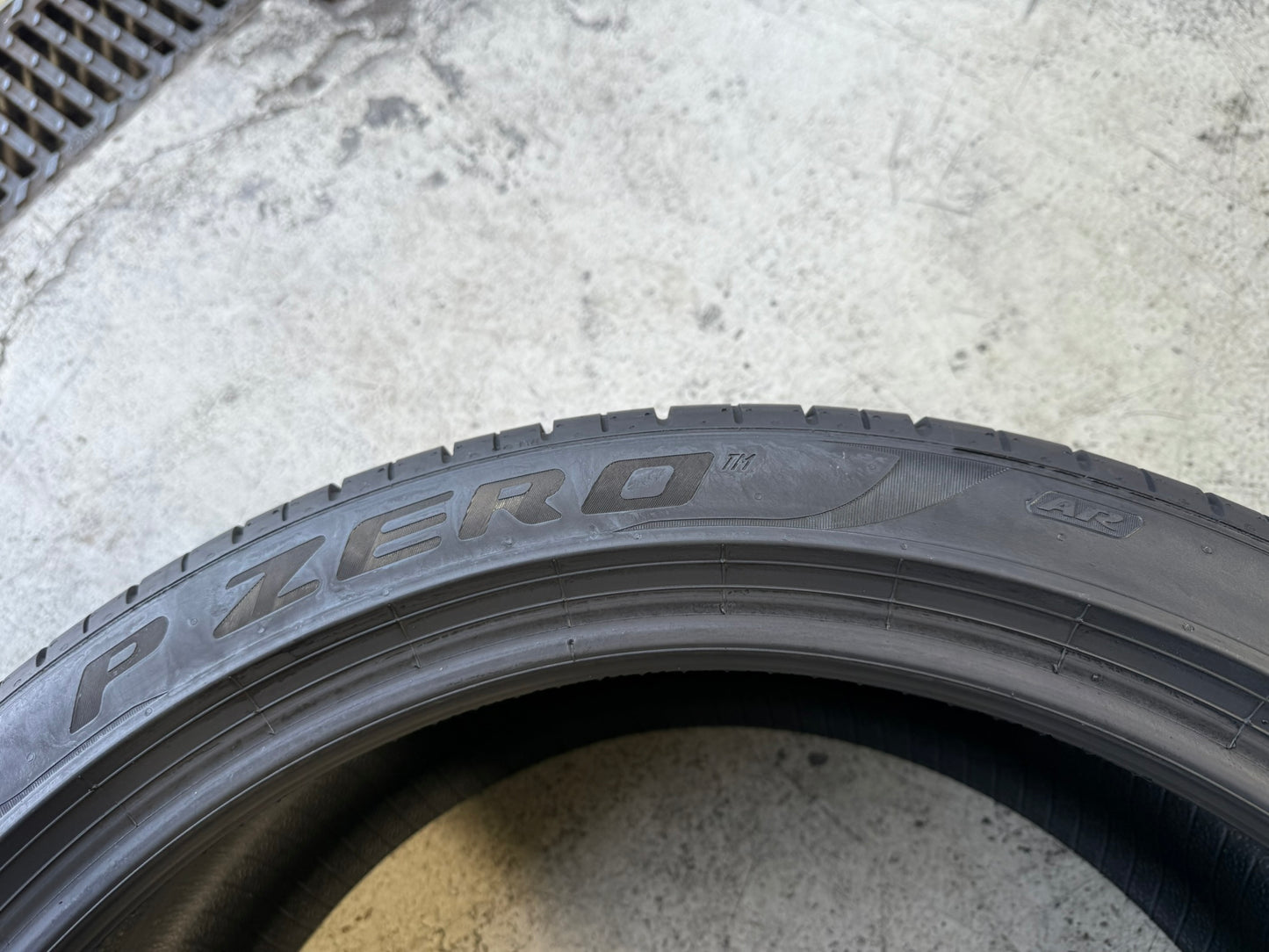 Usato: 4 Gomme 255/40R21 102W XL Pirelli Estive 80% residui