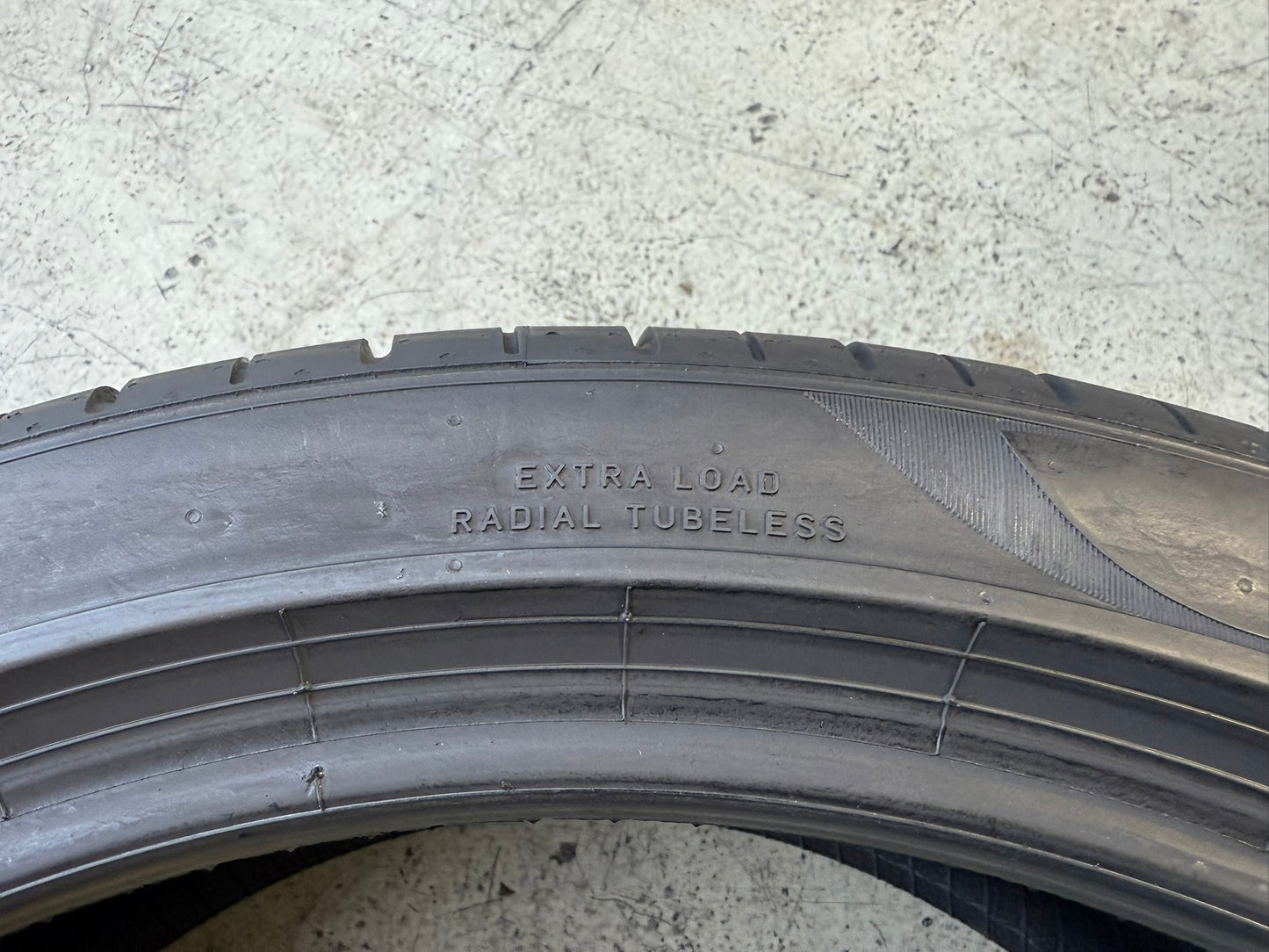 Usato: 4 Gomme 255/40R21 102W XL Pirelli Estive 80% residui