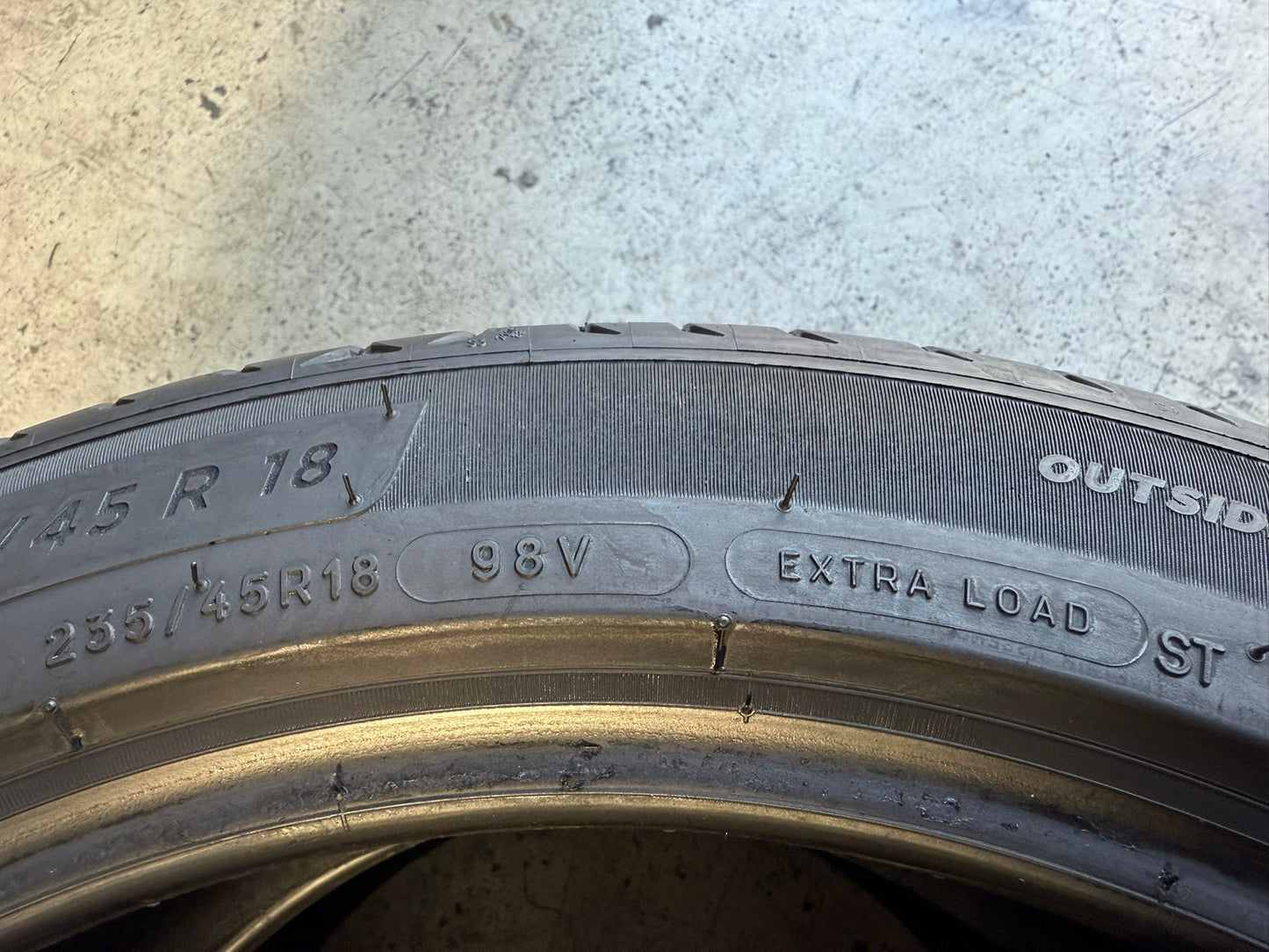 Usato: 2 Gomme 235/45R18 98V XL Michelin Estive 80% residui