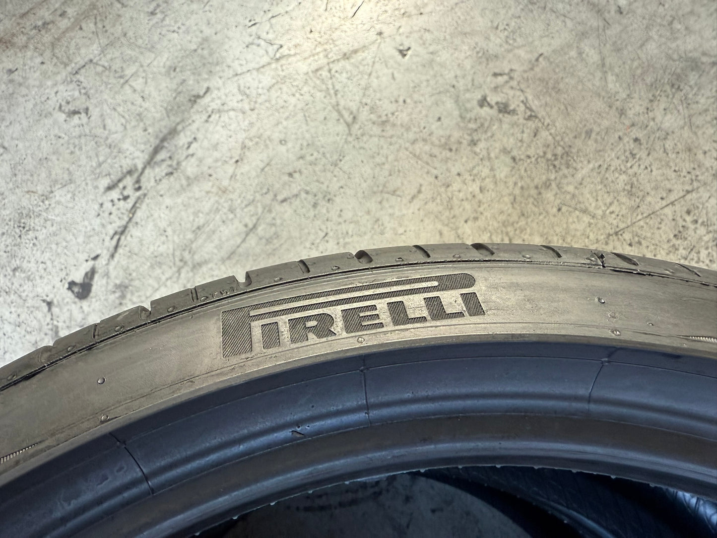 Usato: 2 Gomme 245/35R19 93Y XL Pirelli Estive 85% residui