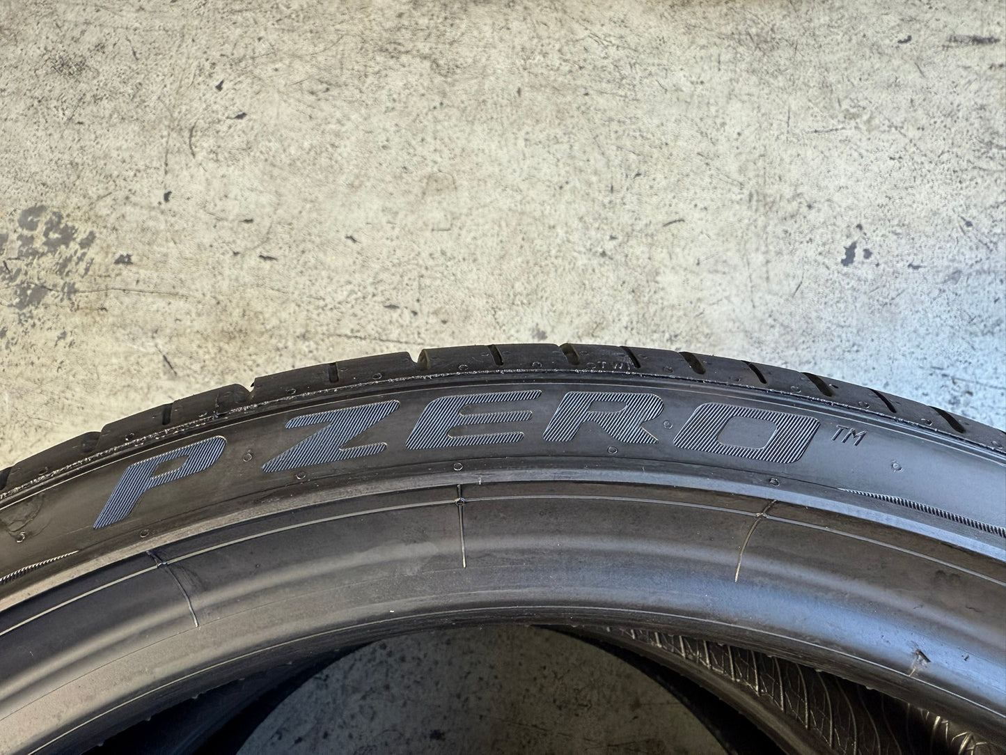 Usato: 2 Gomme 245/35R19 93Y XL Pirelli Estive 85% residui