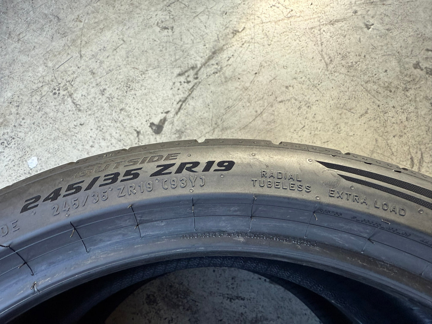 Usato: 2 Gomme 245/35R19 93Y XL Pirelli Estive 80% residui