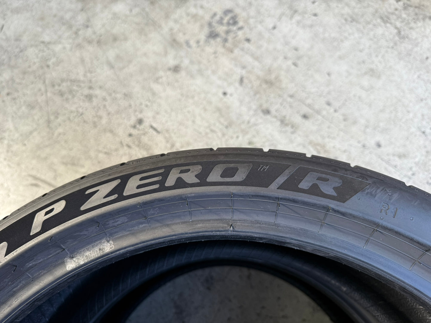 Usato: 2 Gomme 245/35R19 93Y XL Pirelli Estive 80% residui