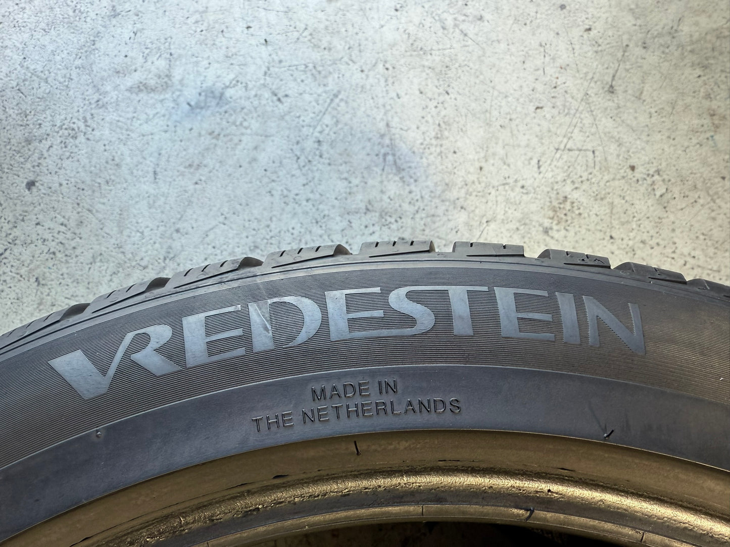 Usato: 2 Gomme 245/45R19 102Y XL Vredestein 4 Stagioni 85% residui