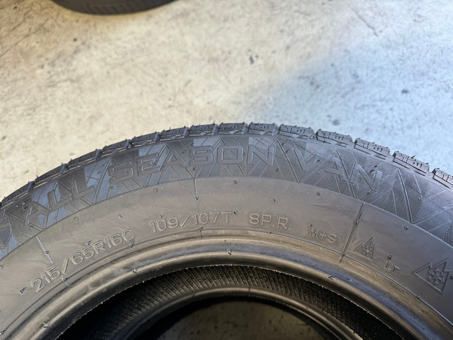 Usato: 2 Gomme 215/65R16C 109/107T Nankang 4 Stagioni 90% residui