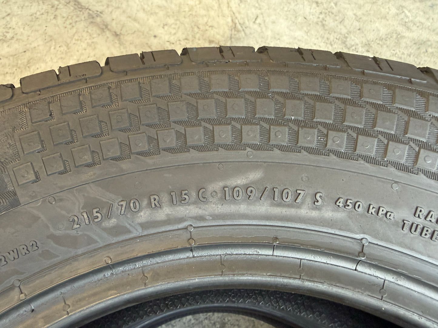 Usato: 2 Pneumatici Continental VanContact Ultra 215/70R15C 109/107S 8PR EVc Estivi 80% Residui