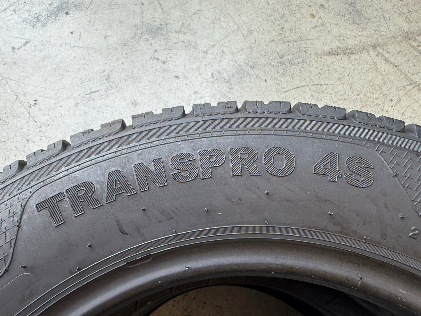 Usato: 2 Pneumatici Kleber Transpro 4S 215/65R16C 109/107T 8PR 4 Stagioni 80% Residui