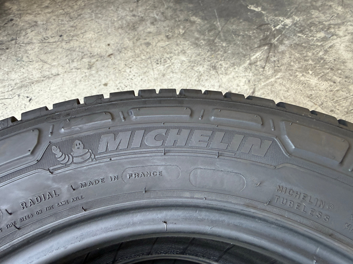 Usato: 2 Pneumatici Michelin Agilis 3 215/65R16C 109/107T 8PR Estivi 80% Residui